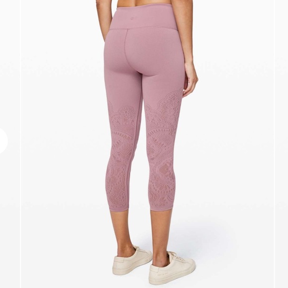 Lululemon leggings Reveal Crop *Zen Expression
Vintage Mauve light pink - Picture 2 of 6